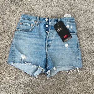 Levi’s Ribcage Shorts *BRAND NEW* Size 27